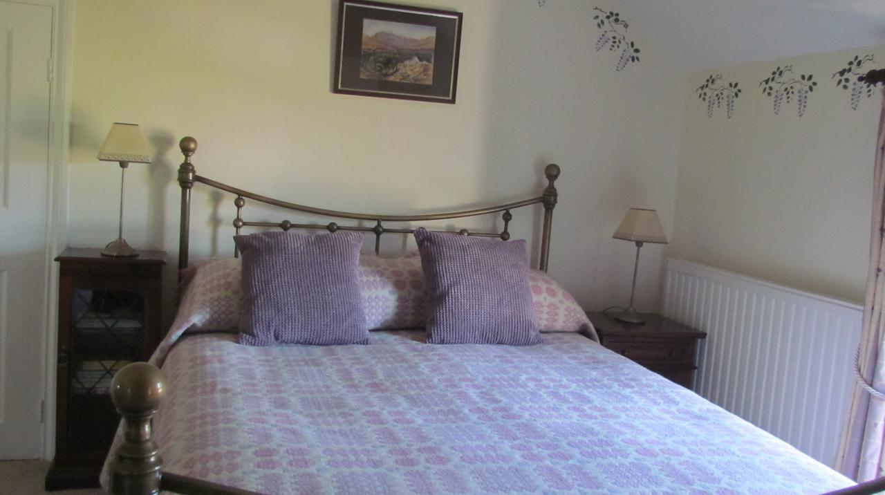 Celyn Villa Bed And Breakfast Холиуэлл Экстерьер фото