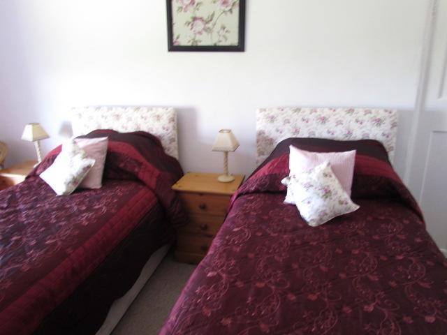 Celyn Villa Bed And Breakfast Холиуэлл Экстерьер фото