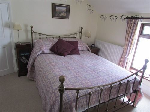 Celyn Villa Bed And Breakfast Холиуэлл Экстерьер фото